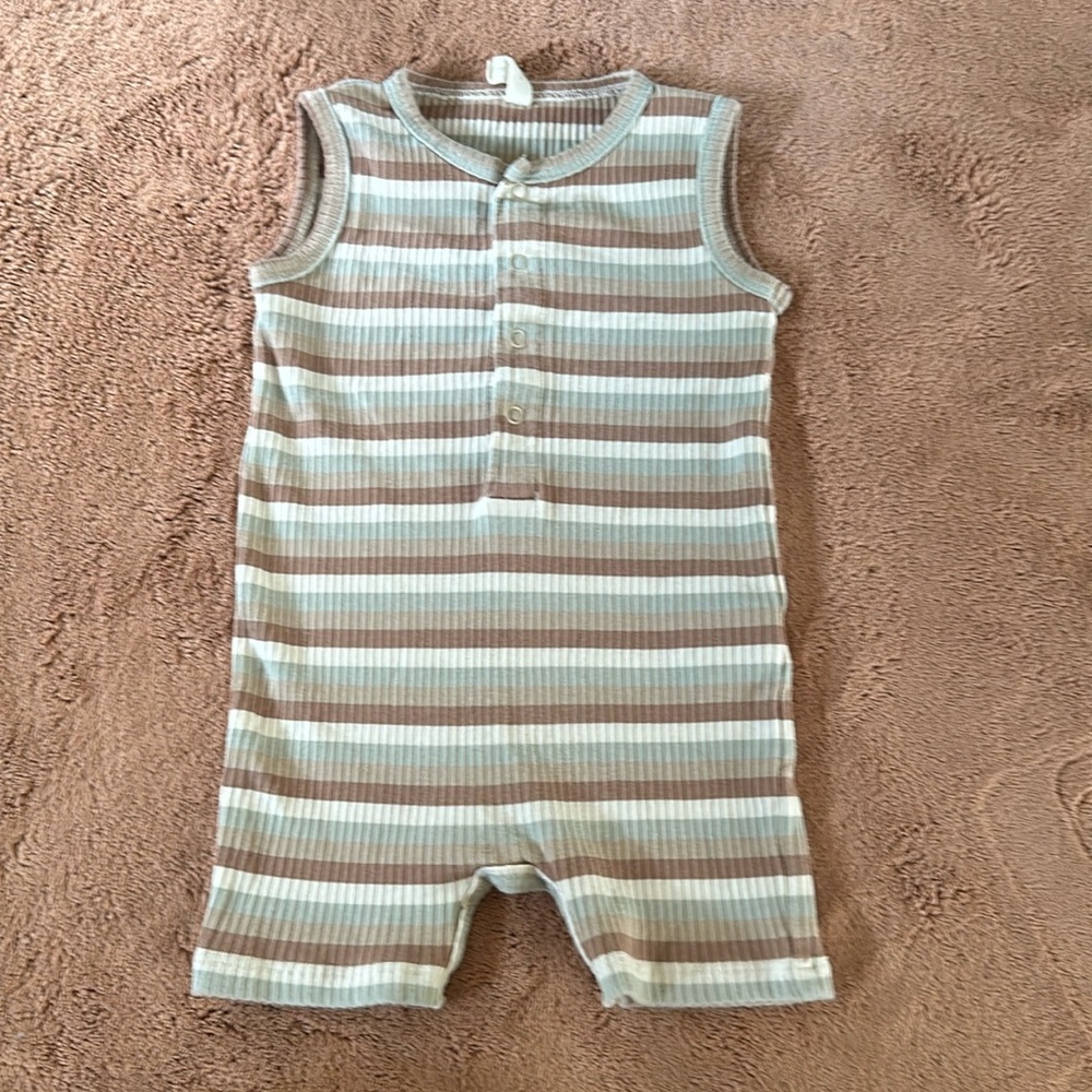 Quincy Mae summer romper. Organic cotton and elastane. Size 6-12 months.